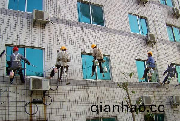 怎樣快速清除水(shui)性外牆塗料?教妳這招，省時(shi)省力成本低