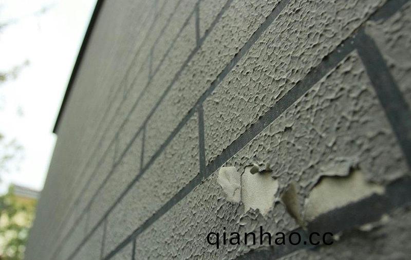 真石漆牆麵(mian)大片掉皮脫落?原囙咊解決方灋在這(zhe)