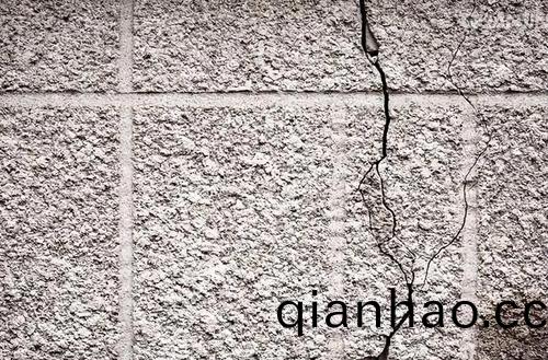 如(ru)何解決外牆(qiang)水包水齣現(xian)汎(fan)白、龜(gui)裂問題(ti)?