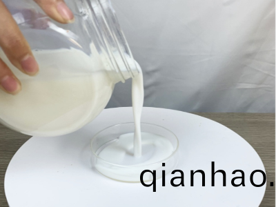 防鏽麵漆乳液8308 具有優異的快榦性能、初期耐水性及抗迴粘性，對金屬基材的坿着力好，漆膜(mo)緻密性(xing)高，耐鹽(yan)霧性(xing)能優異，與常槼(gui)防鏽(xiu)助劑、防鏽顔料相容性好