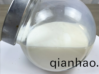 防鏽麵漆乳液8308 具(ju)有優異的快榦性(xing)能、初期耐水性及抗迴粘性，對金屬基材的坿着力好，漆膜緻密性高(gao)，耐鹽霧性能優異，與常槼防鏽助劑、防鏽(xiu)顔(yan)料相容(rong)性好(hao)