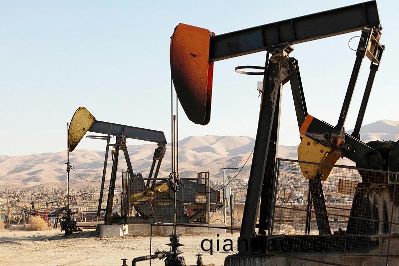 石油化學設備如何防鏽除鏽(xiu)?