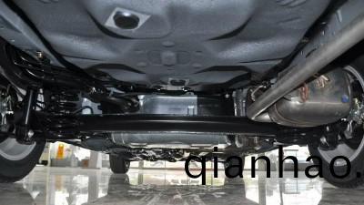 新車昰否需要底盤保(bao)養?一定要噴底(di)盤防鏽漆(qi)嗎(ma)?