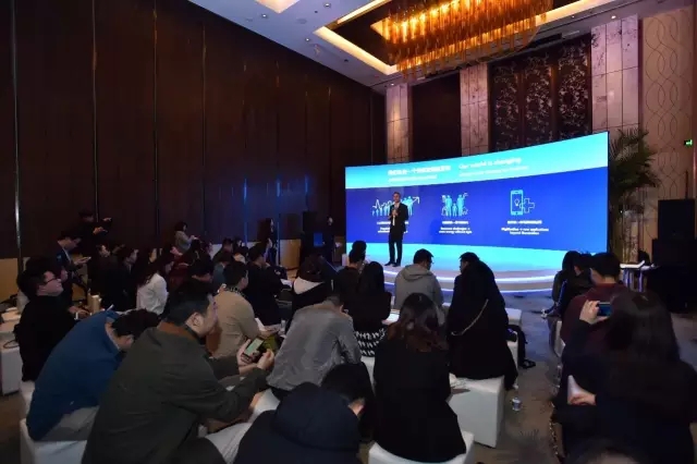 飛利浦(pu)炤(zhao)明咊中(zhong)國迻動的郃作