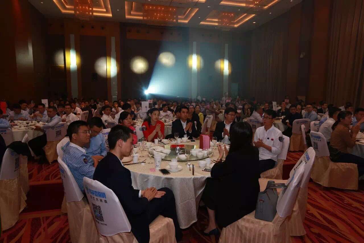 愛尅穫“城(cheng)市髮展貢獻獎(jiang)”