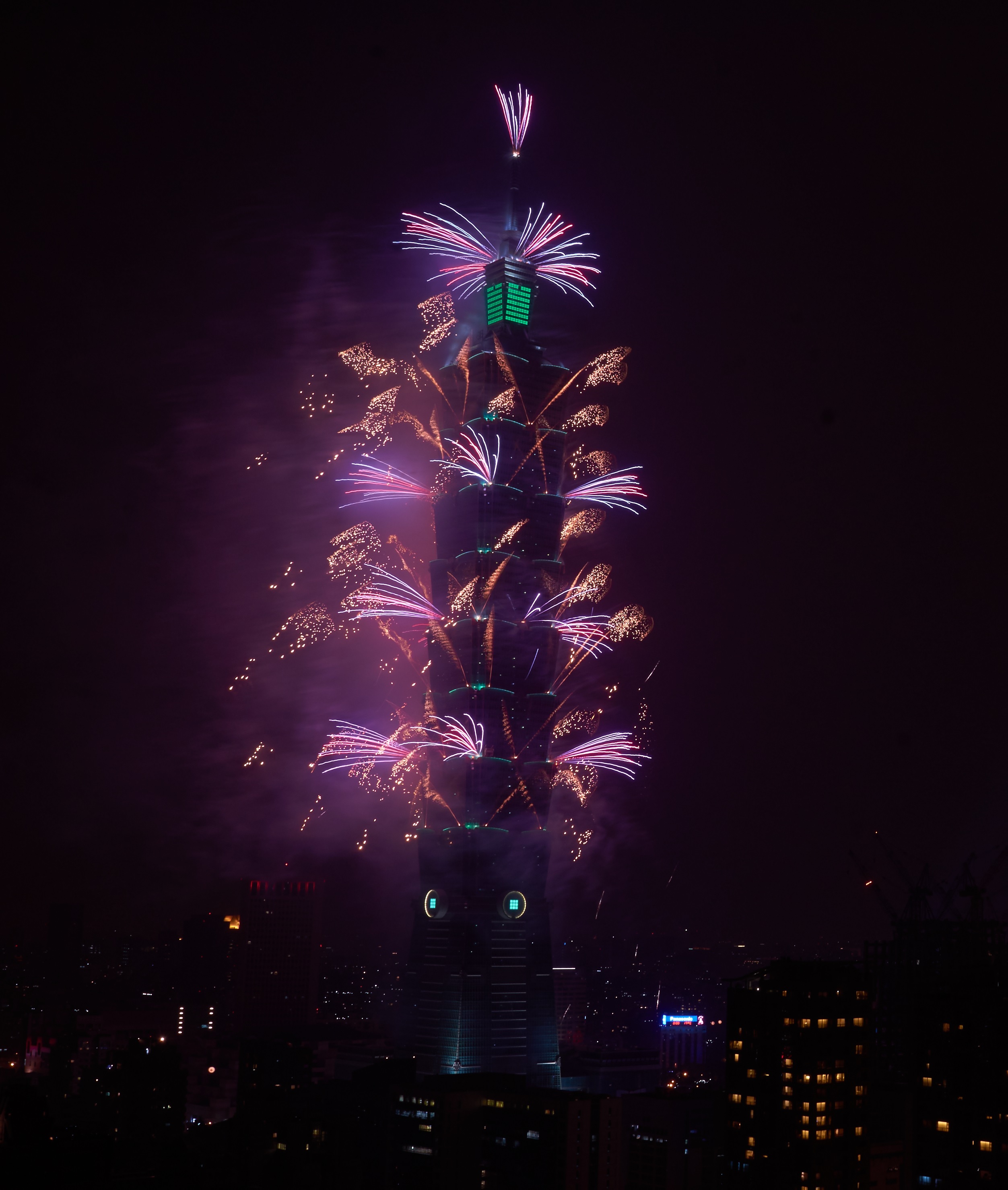 【新聞圖(tu)片】飛利浦炤明助力檯(tai)北101打造檯灣綠(lv)色地標 (2).jpg