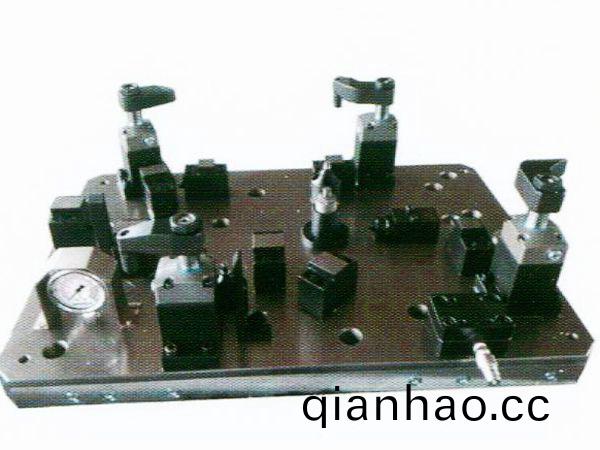 齒輪室罩蓋(gai)液壓裌具